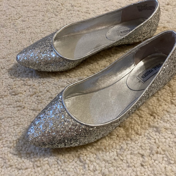 Size 10 Steve Madden silver glitter flats - Picture 2 of 3